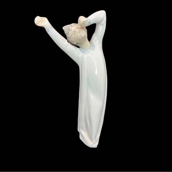 LLADRO BOY IN NIGHT GOWN - Picture 2 of 5